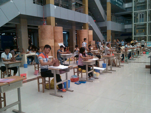 2015年9月23日，我公司派选手参加“2015年中国技能大赛——首届陶瓷成型职业技能技赛”。