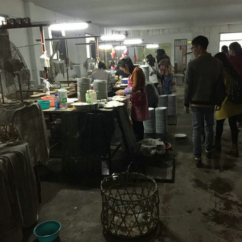 2015年12月23日下午，玉林师院外国语学院2012级、2013级挂榜班学生在该院应用英语实践教研室主任宁波老师带领下到我公司进行见习，公司副总经理陈大坤全程陪同此次见习活动。