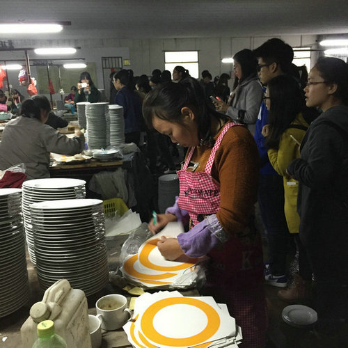 2015年12月23日下午，玉林师院外国语学院2012级、2013级挂榜班学生在该院应用英语实践教研室主任宁波老师带领下到我公司进行见习，公司副总经理陈大坤全程陪同此次见习活动。