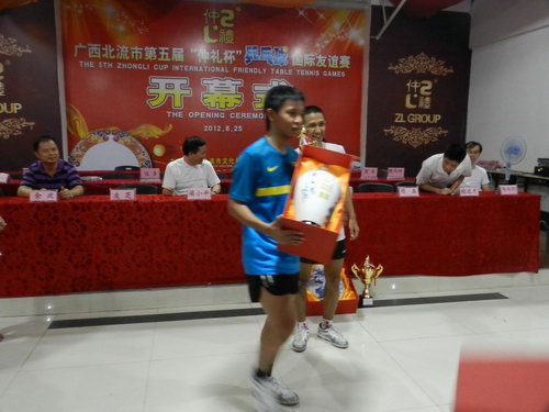经过激烈角逐，第五届“仲礼杯”乒乓球国际友谊赛赛出水平，赛出风格，中国乒协青少年乒乓球训练基地一队荣获冠军，印尼雅加达乒乓球俱乐部一队获亚军，广西南宁南翔队获季军。