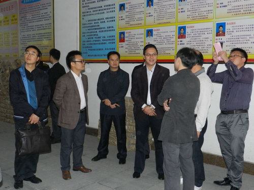 2012年12月13日广西高校团干部到团县（市）委挂职工作片区交流会成员们到我公司参观调研团建工作。